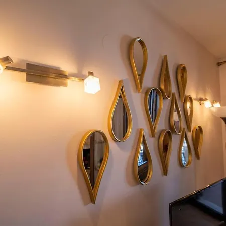 فيلة Waves Beachfront House,