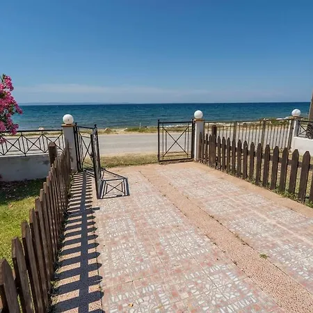 Βίλα Waves Beachfront House, Νικήτη