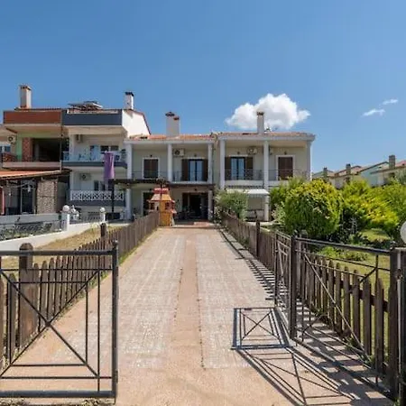 Waves Beachfront House, * Νικήτη